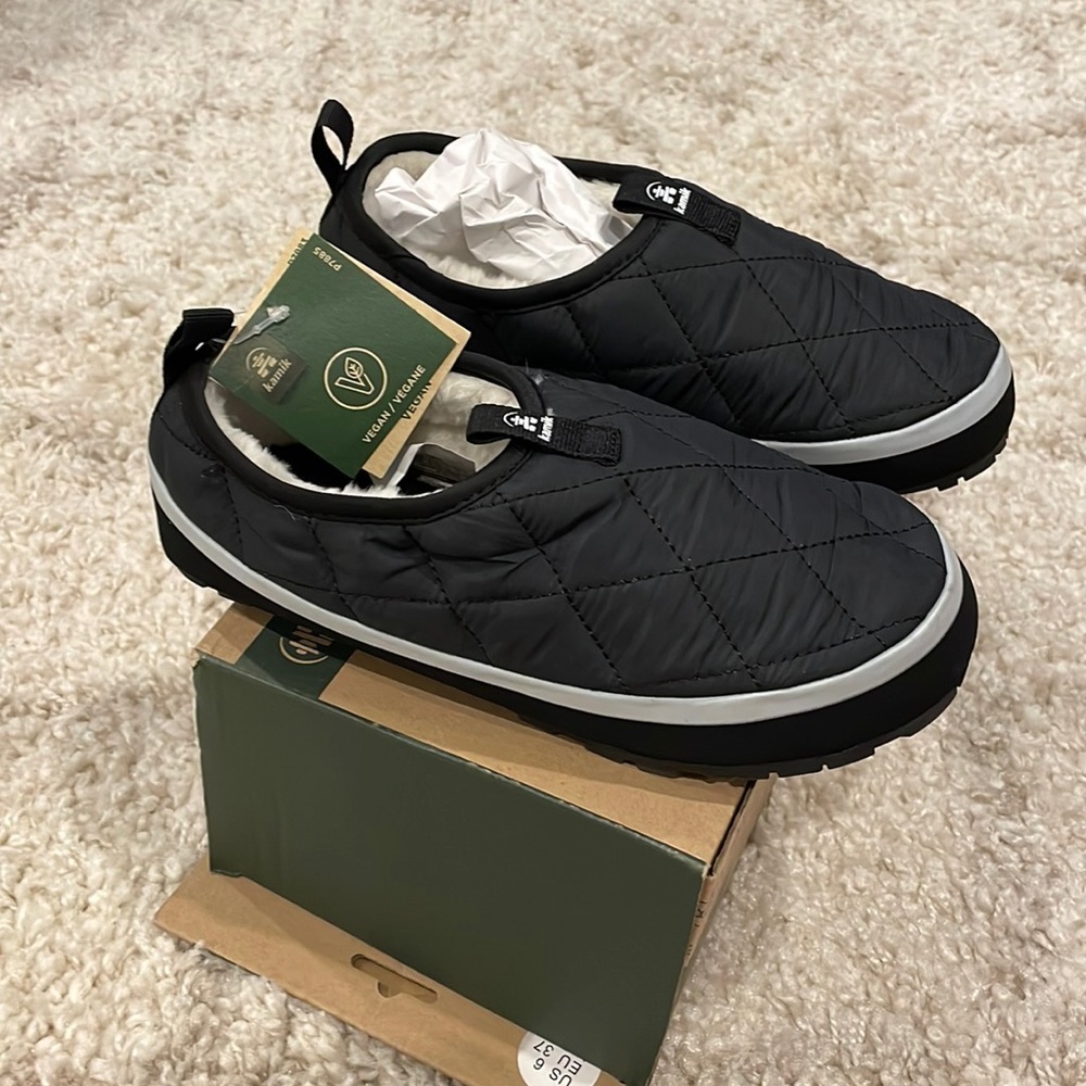 NWT KAMIK CLEANSPORT SLIPPERS